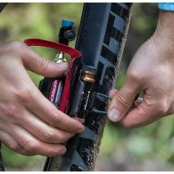 Kit Réparation Tubeless Blackburn Pro Plugger + Cartouche C02 5 Kit Réparation Tubeless Blackburn Pro Plugger + Cartouche C02 -VTT Remise kit reparation tubeless blackburn pro plugger cartouche c02 2